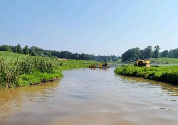 Waterway cleaning operations on a Maryland stream